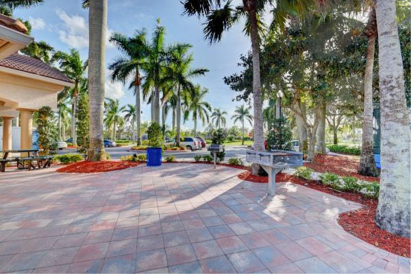 Emerald Bay, 11160 Grandview Mnr, Wellington, Florida 33414, image 3