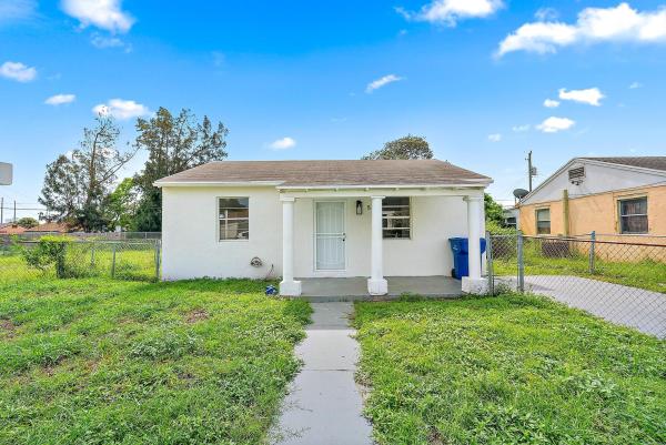 Riviera Beach Heights, 579 W 4th St, Riviera Beach, Florida 33404, image 1