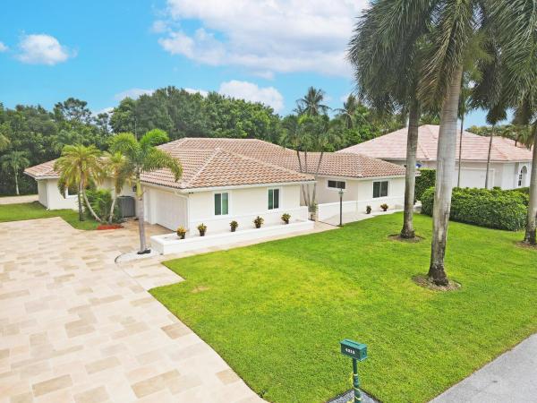 Pine Tree Golf Club, 4215 Gleneagles Dr, Boynton Beach, Florida 33436, image 1