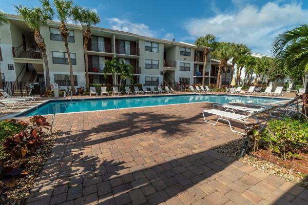 Bella Lago Vista At Clear Lake Club, 700 Executive Center Dr #12, West Palm Beach, Florida 33401, image 1