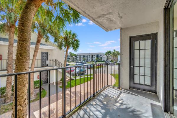 Bella Lago Vista At Clear Lake Club, 700 Executive Center Dr #12, West Palm Beach, Florida 33401, image 2