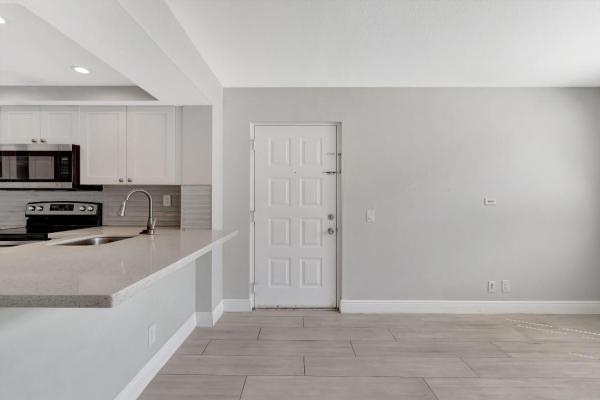 Bella Lago Vista At Clear Lake Club, 700 Executive Center Dr #29, West Palm Beach, Florida 33401, image 3