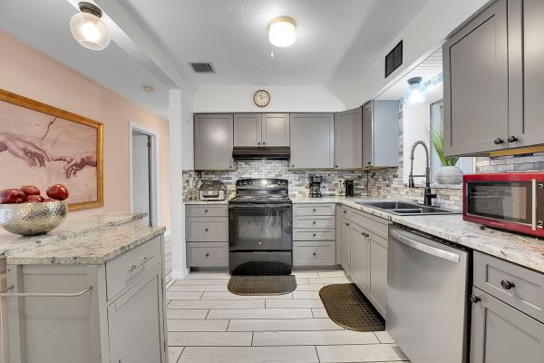 Orange Blossom Estates, 1917 Wyoming Ave, Fort Pierce, Florida 34982, image 3