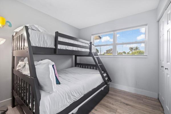 Palm Beach Square, 4137 Rodgers St, Palm Beach Gardens, Florida 33410, image 2