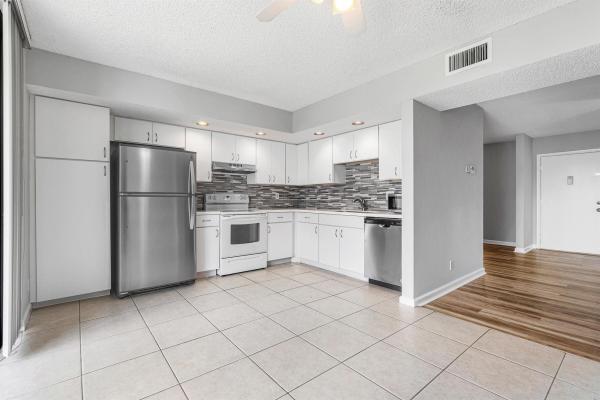 Banyan At Las Verdes, 5100 Las Verdes Cir #207, Delray Beach, Florida 33484, image 1