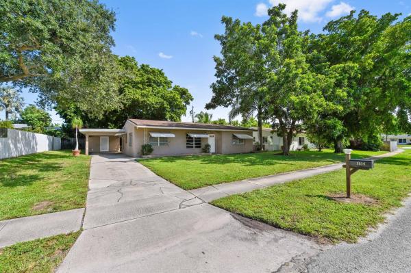 Lake Osborne Estates, 1514 Lee Ct, Lake Worth Beach, Florida 33461, image 1