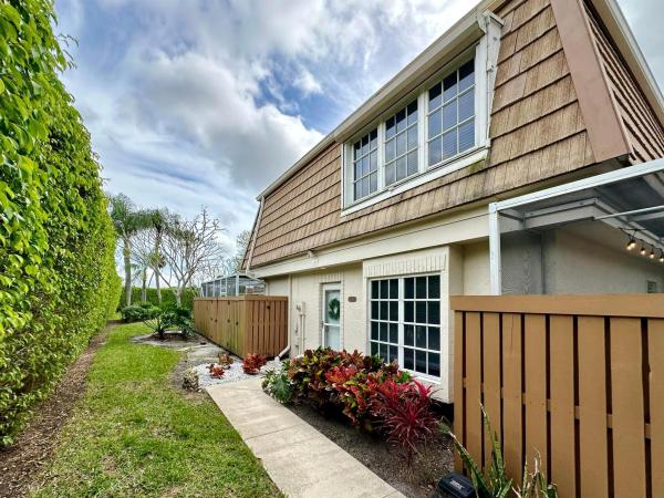 Winchester Courts, 11551 Winchester Dr, Palm Beach Gardens, Florida 33410, image 1