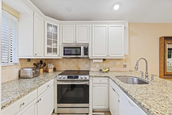 Club Cottages, 816 Club Dr, Palm Beach Gardens, Florida 33418, image 2