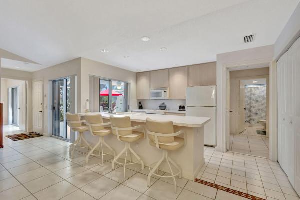 Sun Terrace At The Oaks, 5604 Red Oak Ct, Palm Beach Gardens, Florida 33410, image 2
