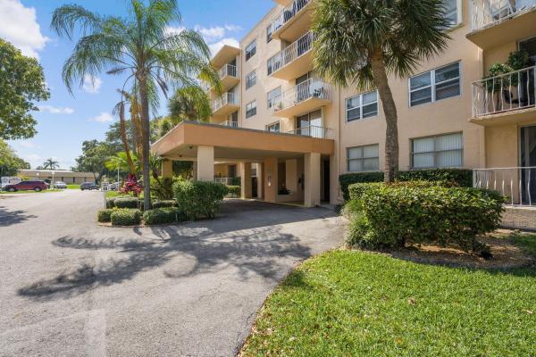 Breakwaters Of The Palm Beaches, 500 Executive Center Dr #4-J, West Palm Beach, Florida 33401, image 1