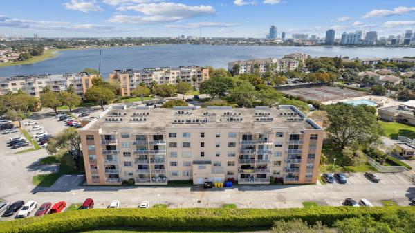 Breakwaters Of The Palm Beaches, 500 Executive Center Dr #4J, West Palm Beach, Florida 33401, image 2