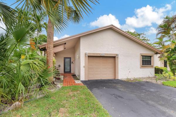 Arbor Wood Villas, 8923 Old Pine Rd, Boca Raton, Florida 33433, image 1