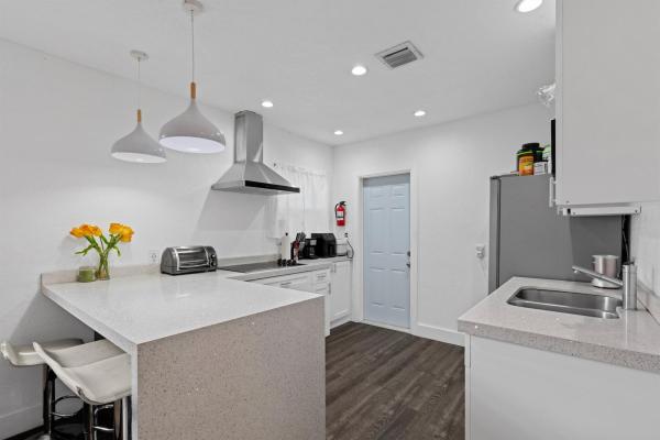 Vinik, 1140 SW 9th Ave, Fort Lauderdale, Florida 33315, image 1