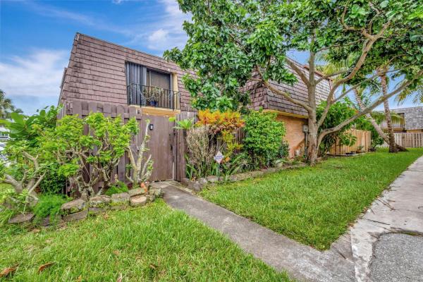 Lakewood Of Palm Springs, 247 Lake Arbor Dr, Palm Springs, Florida 33461, image 1