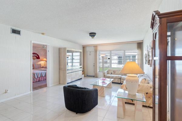 Town Villas At Moon Lake, 18871 Stewart Cir #4, Boca Raton, Florida 33496, image 1