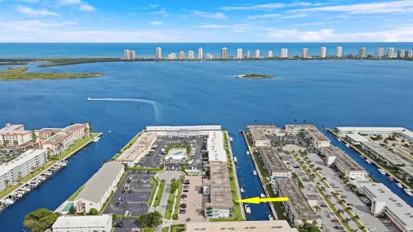 Hampton House, 124 Shore Ct #108, North Palm Beach, Florida 33408, image 1