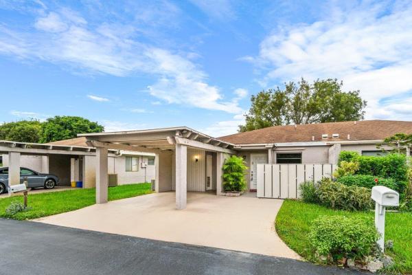 Camelot Village, 6844 Moonlit Dr, Delray Beach, Florida 33446, image 1