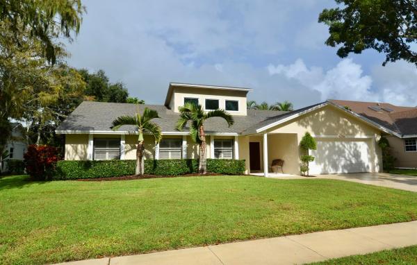 Sugar Pond Manor, 13941 Barberry Ct, Wellington, Florida 33414, image 1