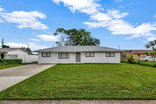 Acrehome Park, 2016 Avenue S, Riviera Beach, Florida 33404, image 1