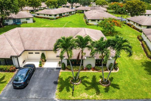 Greentree Villas, 10228 Dovewood Ln #B, Boynton Beach, Florida 33436, image 2