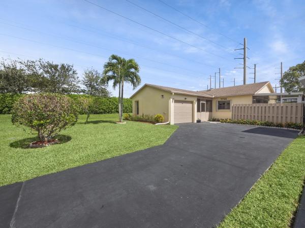 Mirror Lakes, 5786 Mirror Lakes Blvd, Boynton Beach, Florida 33472, image 1