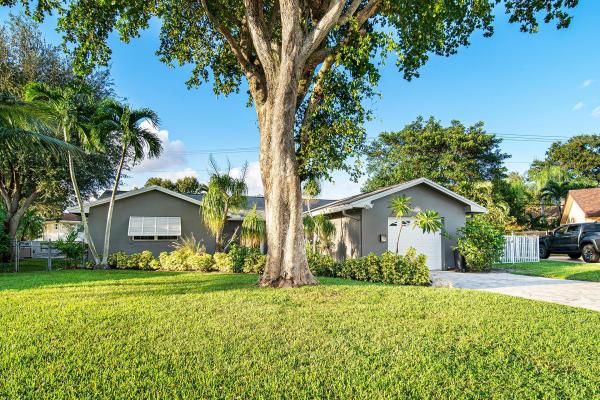 Palm Ridge Estates, 1903 Central Ct, Lake Clarke Shores, Florida 33406, image 1