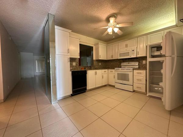 Town Villas At Moon Lake, 9305 Flynn Cir #8, Boca Raton, Florida 33496, image 2