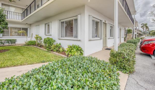 3040 Lake Osborne Ln #106, Lake Worth Beach, Florida 33461, image 1