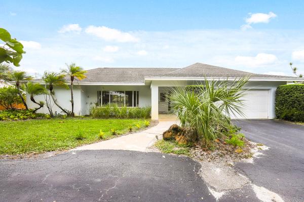 Tequesta Country Club, 351 Country Club Dr, Tequesta, Florida 33469, image 1