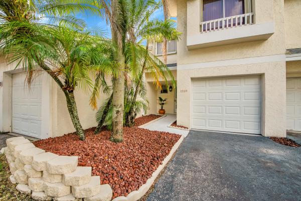 Discovery Pointe, 1889 Discovery Way, Deerfield Beach, Florida 33442, image 1