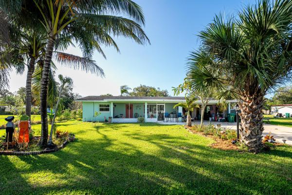 Hunt's, 807 Brack Rd, Fort Pierce, Florida 34982, image 1