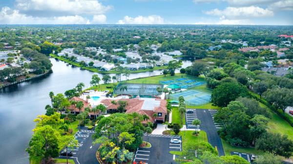 405 Harbour Pointe Way, Greenacres, Florida 33413, image 3