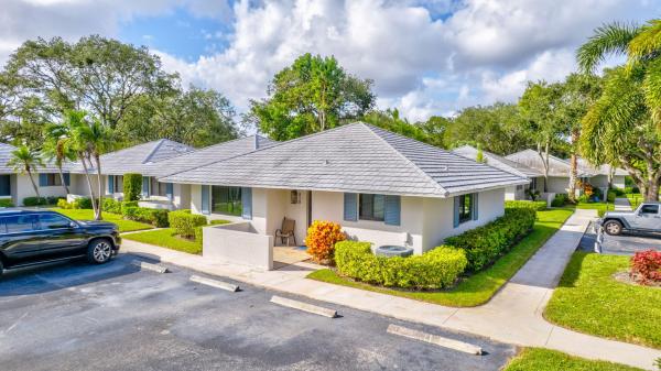 Club Cottages, 212 Club Dr, Palm Beach Gardens, Florida 33418, image 1