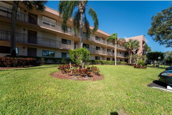Watersedge At Lakes Of Delray, 15461 Pembridge 112th Dr #112, Delray Beach, Florida 33484, image 1