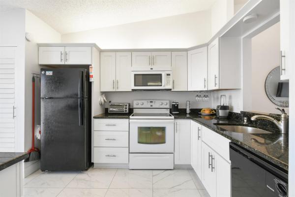 The Palm Club, 1019 Green Pine Blvd #F, West Palm Beach, Florida 33409, image 1