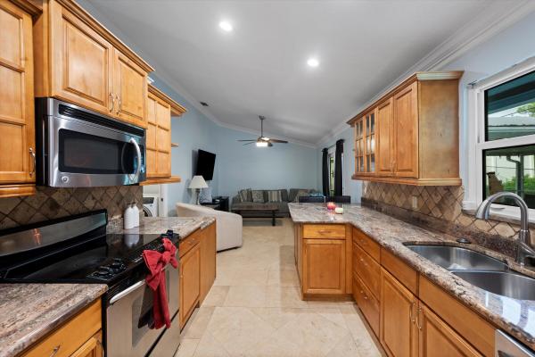 Huntington Woods, 110 Sherwood Dr, Royal Palm Beach, Florida 33411, image 2