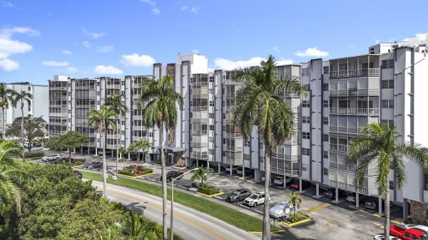 Fairways Riviera, 300 Diplomat Pkwy #714, Hallandale Beach, Florida 33009, image 2