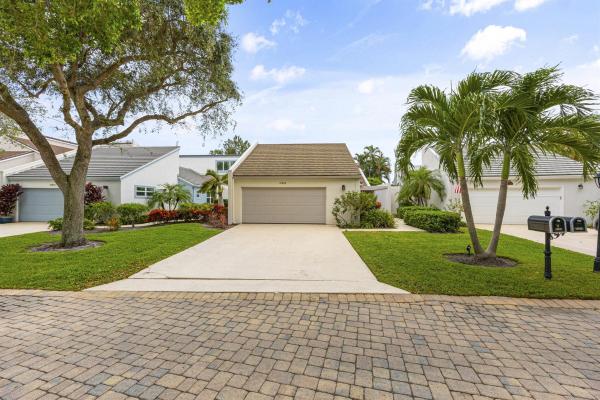 Green's Cay Of Jonathan's Landing, 17012 Traverse Cir, Jupiter, Florida 33477, image 1