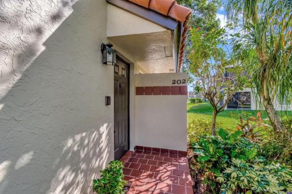 Palm Chase Lakes, 10343 S Circle Lake Dr #202, Boynton Beach, Florida 33437, image 2