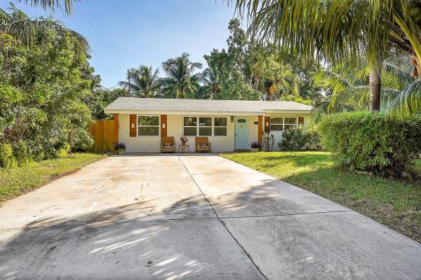 Lyndon Lanes, 1110 Cardinal Ln, Lantana, Florida 33462, image 1
