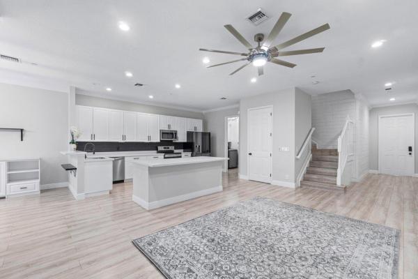 Carriage Pointe Townhomes, 100 Nottingham Pl, Boynton Beach, Florida 33426, image 2