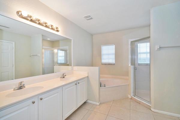 Emerald Lake Townhomes, 4354 Emerald Vis, Lake Worth, Florida 33461, image 3