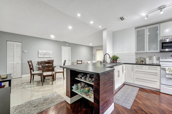 Royal Gardens, 12121 Royal Palm Blvd #5f, Coral Springs, Florida 33065, image 1
