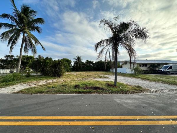 Palm Beach Shores Residential, 124 Cascade Ln, Palm Beach Shores, Florida 33404, image 1