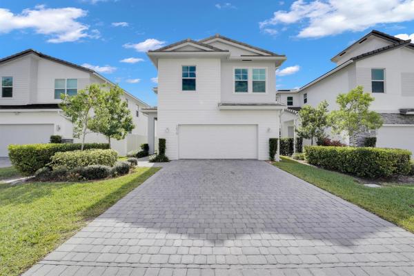 Veleiros At Crystal Lake, 1010 Azul Ct, Deerfield Beach, Florida 33064, image 1