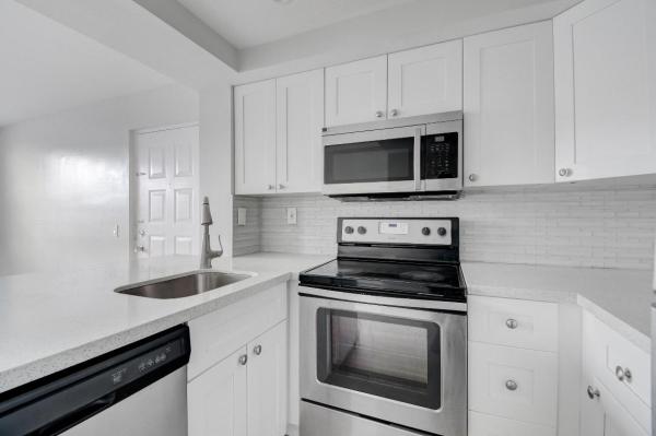Bella Lago Vista At Clear Lake Club, 718 Executive Center Dr #27, West Palm Beach, Florida 33401, image 1