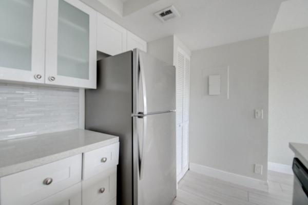 Bella Lago Vista At Clear Lake Club, 718 Executive Center Dr #27, West Palm Beach, Florida 33401, image 2