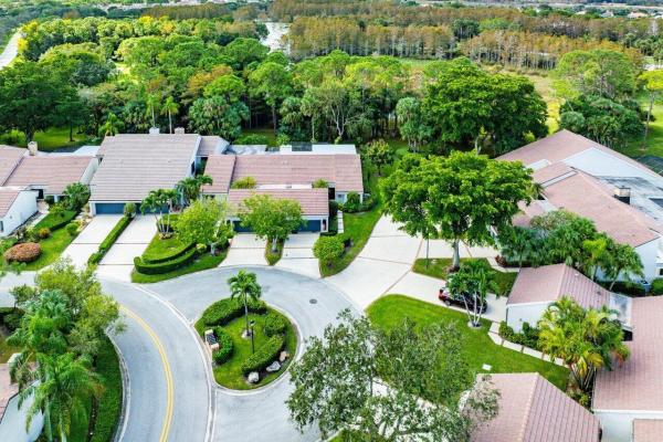 Townhomes Of Marlwood, 41 Edinburgh Dr, Palm Beach Gardens, Florida 33418, image 1