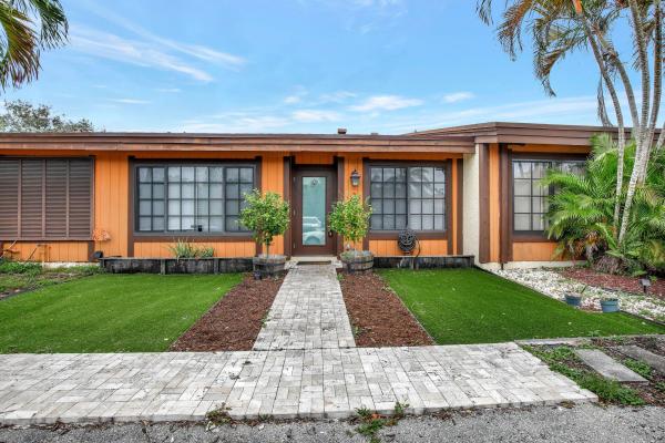 Cedarwoods At Pembroke Lakes, 2310 Dogwood Ct, Pembroke Pines, Florida 33026, image 1
