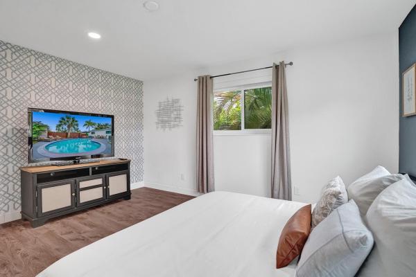 Park Road Manor, 3189 Roosevelt St, Hollywood, Florida 33021, image 1